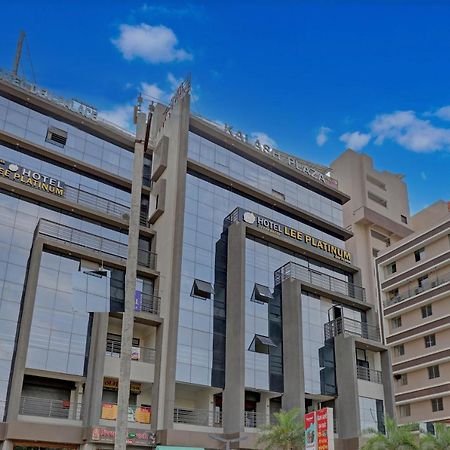 Hotel Lee Platinum Ahmedabad Exteriör bild