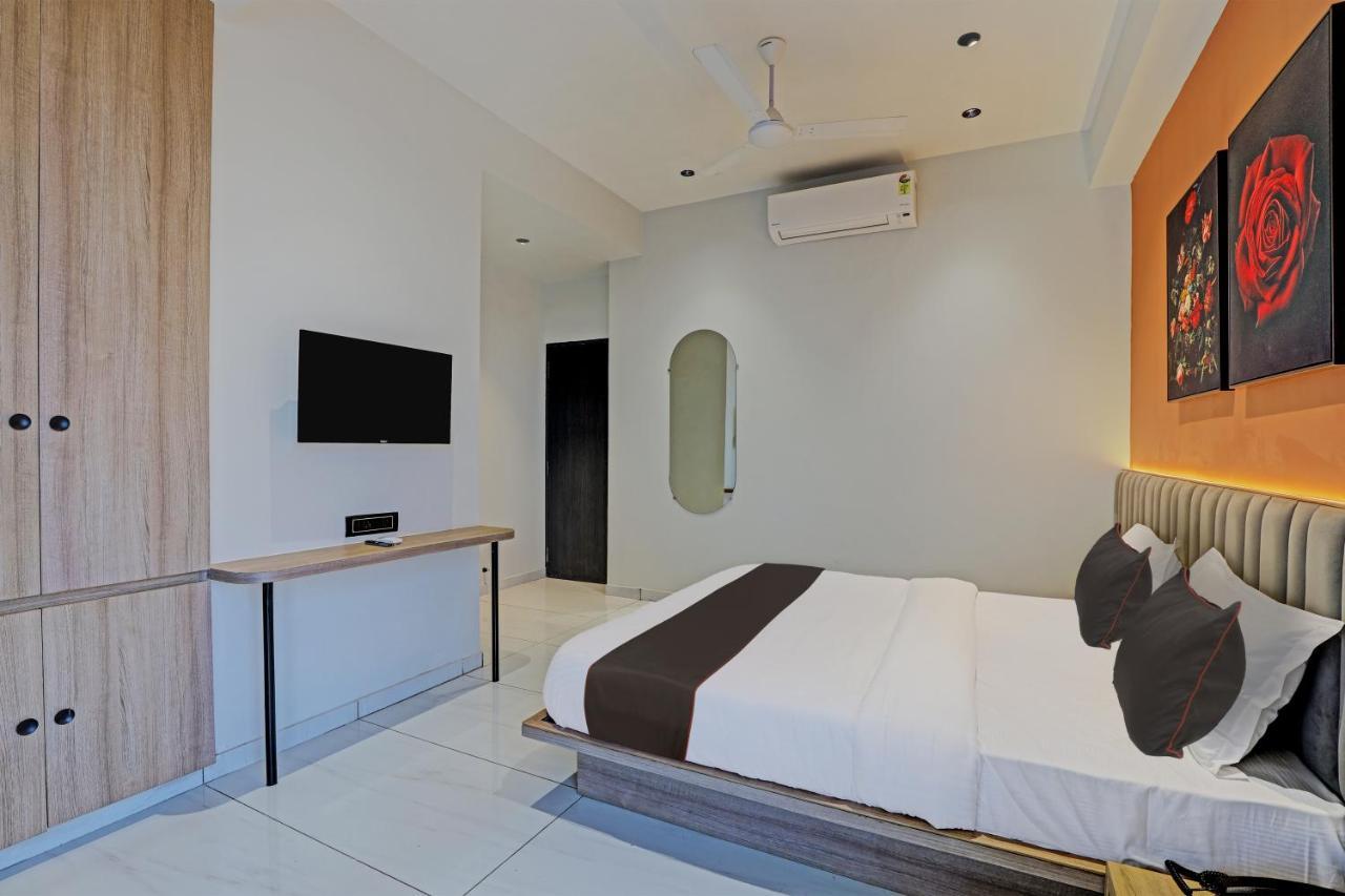 Hotel Lee Platinum Ahmedabad Exteriör bild