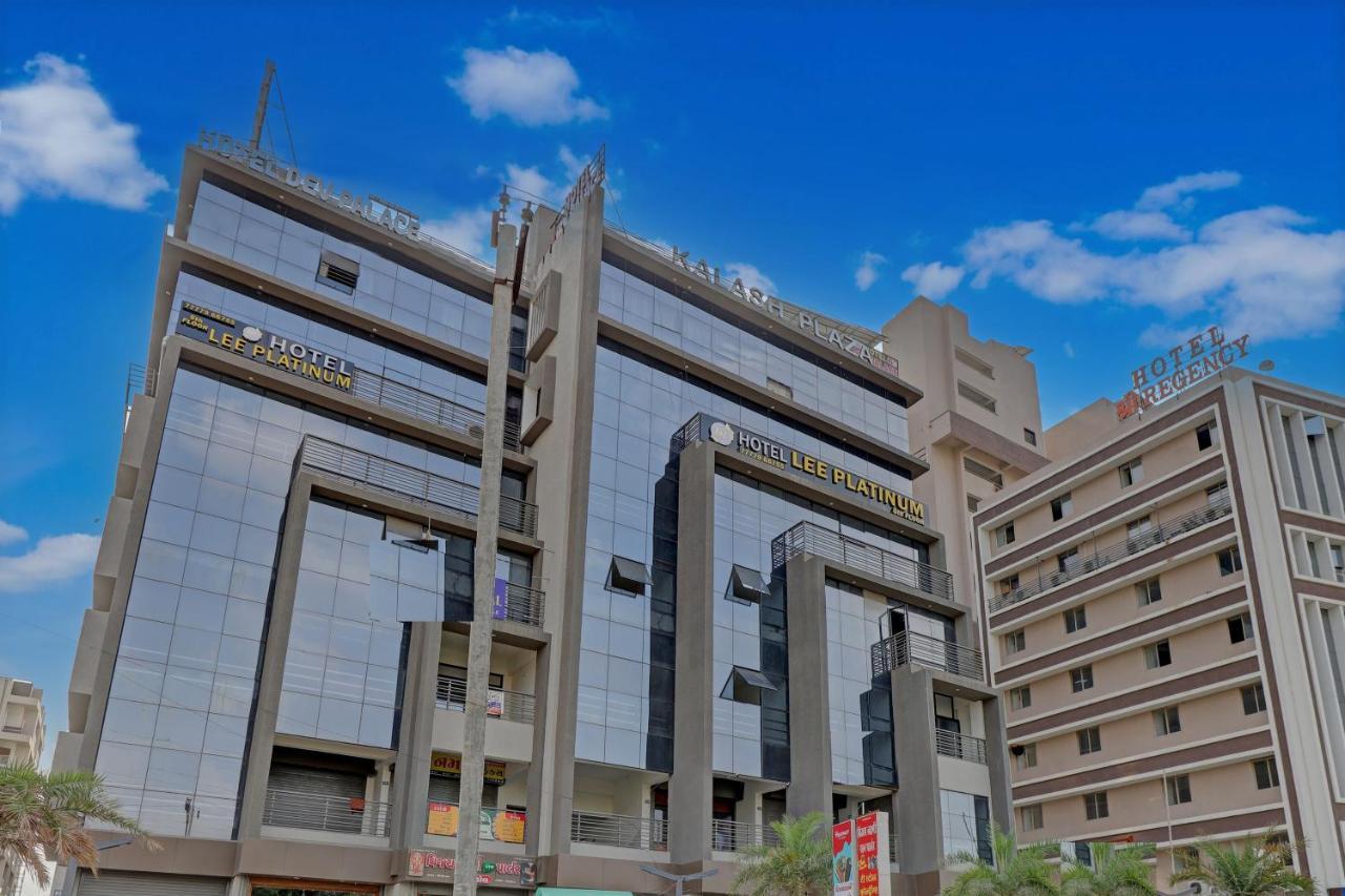 Hotel Lee Platinum Ahmedabad Exteriör bild