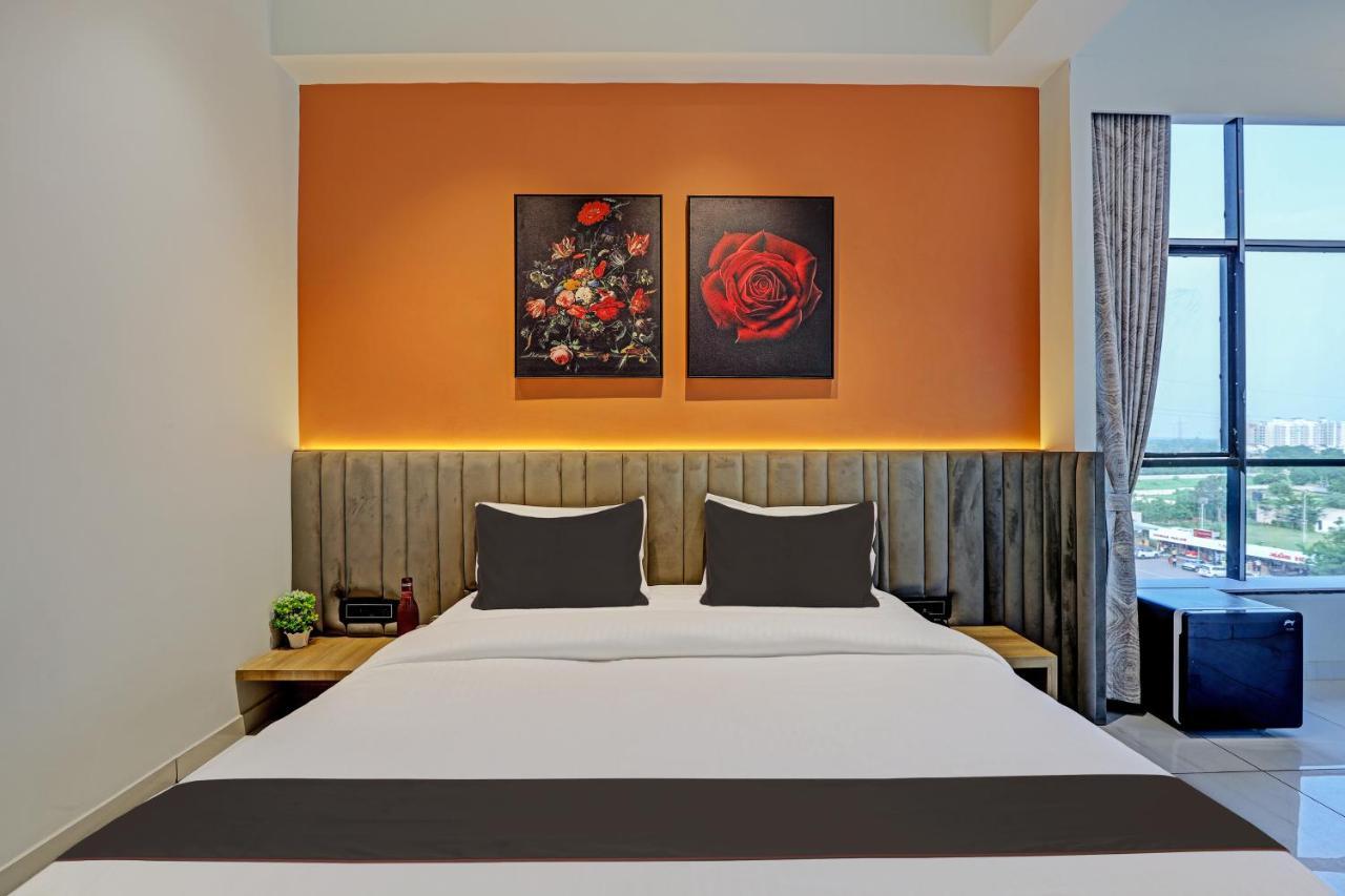 Hotel Lee Platinum Ahmedabad Exteriör bild