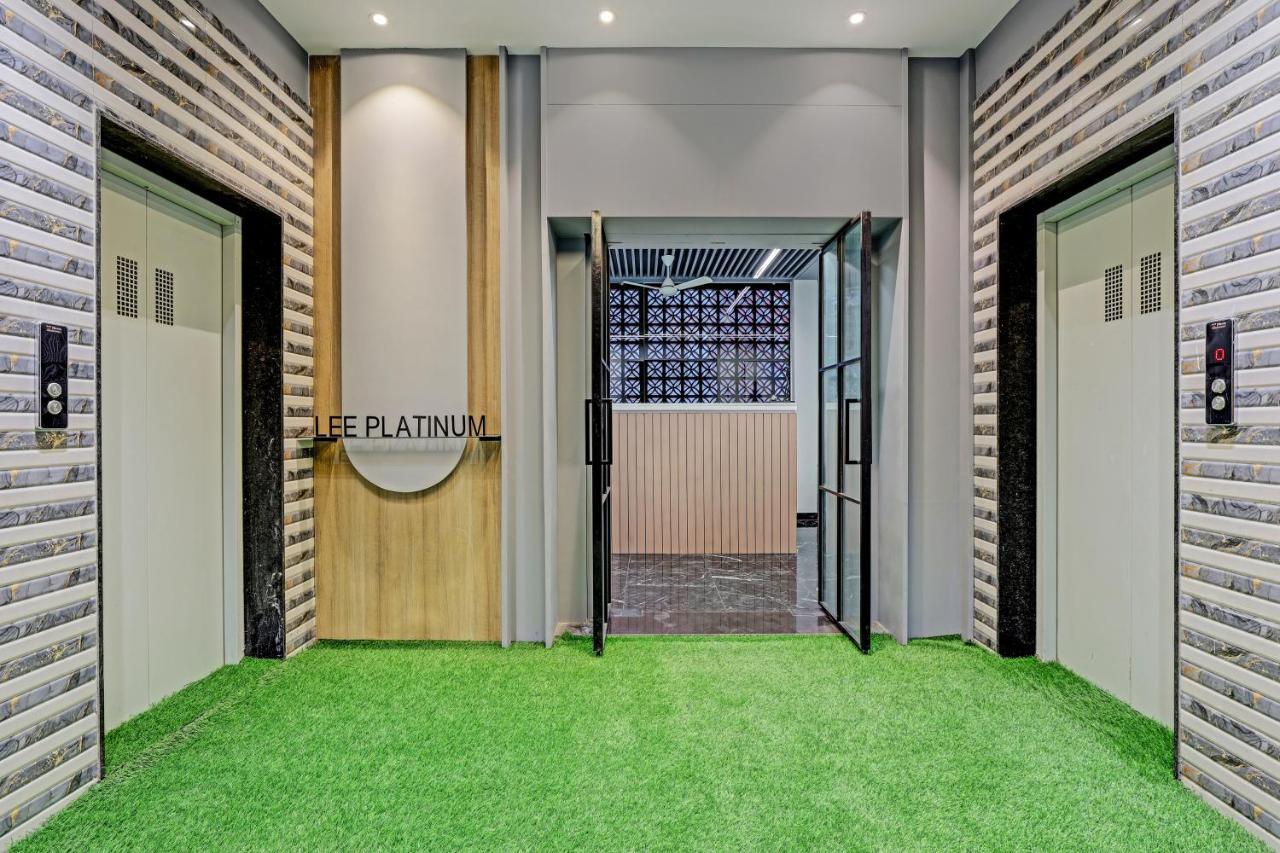 Hotel Lee Platinum Ahmedabad Exteriör bild