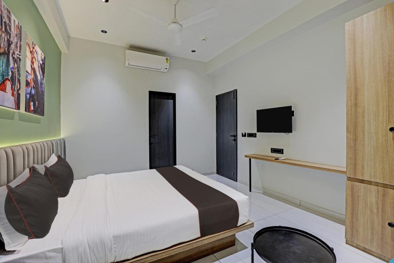 Hotel Lee Platinum Ahmedabad Exteriör bild